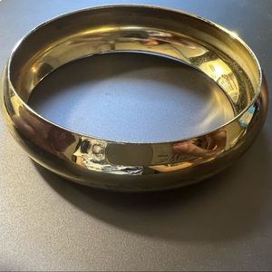 Thick gold colored fashion bracelet